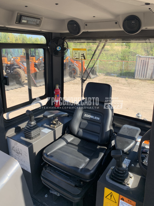 Купить Бульдозер гусеничный ZOOMLION ZD170-7H (кондиционер, гидростатика, гусеница 510мм,без рыхлителя) в компании Русбизнесавто - изображение 3