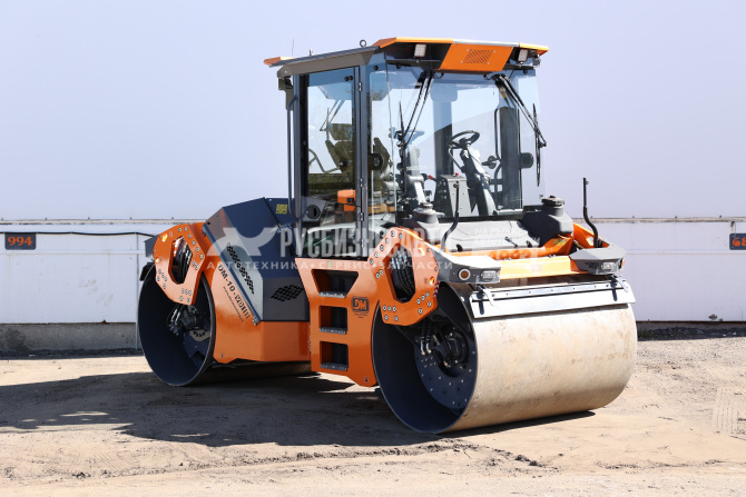 Купить Каток дорожный двухвальцовый вибрационный DM-10-VD (вес 10 т, шир полосы 1,7 м, ЯМЗ) в компании Русбизнесавто - изображение 1