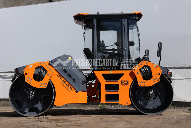 Купить Каток дорожный двухвальцовый вибрационный DM-10-VD (вес 10 т, шир полосы 1,7 м, ЯМЗ) в компании Русбизнесавто - изображение 0