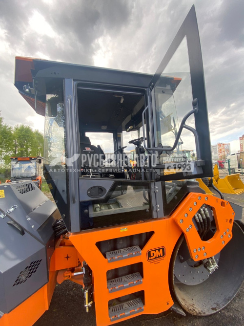 Купить Каток дорожный двухвальцовый вибрационный DM-10-VD (вес 10 т, шир полосы 1,7 м, ЯМЗ) в компании Русбизнесавто - изображение 9