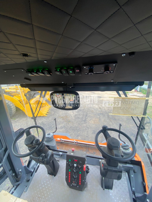 Купить Каток дорожный двухвальцовый вибрационный DM-10-VD (вес 10 т, шир полосы 1,7 м, ЯМЗ) в компании Русбизнесавто - изображение 3